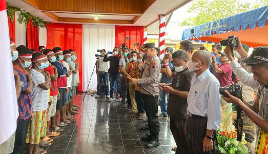 KKB Kampung Ambaidiru Serahkan Diri Kepangkuan NKRI