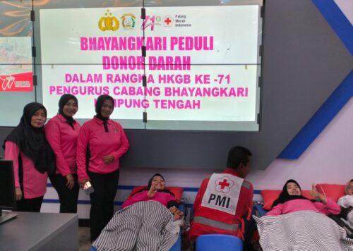 Sambut Hari Bhayangkara Ke-77, Polres Lampung Tengah Bersama Ibu Bhayangkari Menggelar Bhakti Sosial Donor Darah