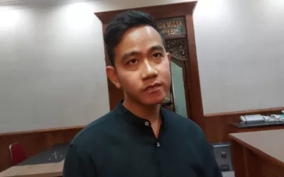 Hasto Ungkap Nasib Gibran Berakhir di PDIP