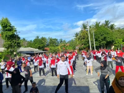 Relawan IM Ganjar dan Relawan GML Gelar Senam Sehat Bersama Ibu-Ibu di Desa Kunjir