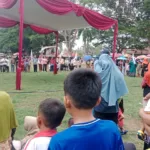 Warga Desa Hanura Ramai-ramai Tonton Pertunjukan Kuda Lumping yang di Gelar TPD dan Relawan Ganjar–Mahfud