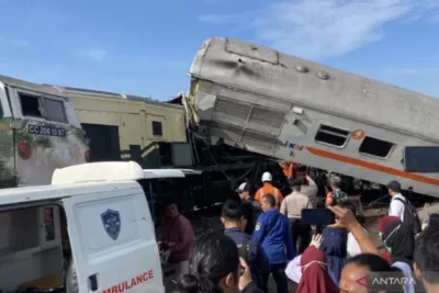 1 Pramugara Meninggal Akibat Tabrakan KA Turangga dan KA Lokal Bandung