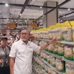 Beras Premium Mahal, Zulhas Imbau Warga Beralih Konsumsi Beras Bulog