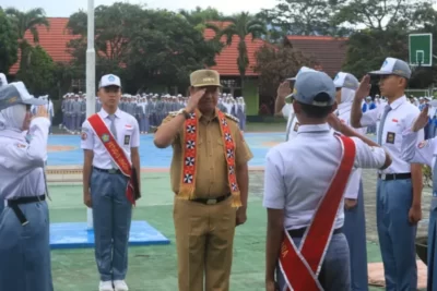 Hadir di SMAN 1 Liwa, Pj. Bupati Lambar Jadi Pembina Upacara: Ingatkan Siswa Bijak Bermedia Sosial