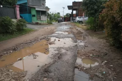 Hujan Deras Sejak Siang Hari Sebabkan Banjir hingga Jalan Rusak di Bandar Lampung