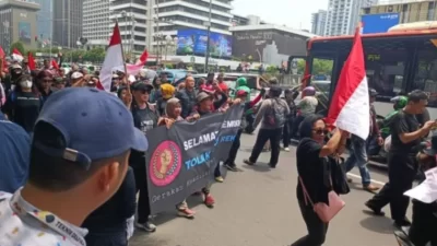 Massa Demo Depan Bawaslu Tolak Rekayasa Pemilu, Jalan Ditutup
