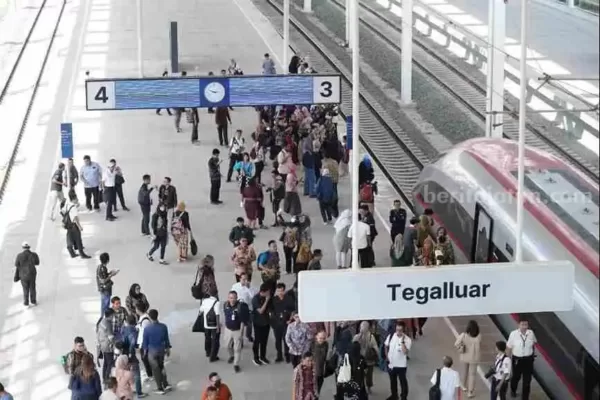 Viral Penumpang Whoosh Ditodong di Stasiun Tegalluar, Ini Klarifikasi KCIC
