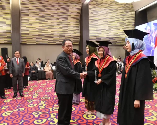 Ketua DPRD Lampung Hadiri Wisuda Sarjana Ke-46 UTB Lampung