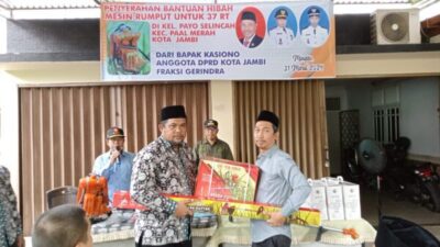Camat Paal Merah menghadiri Penyerahan Bantuan Hibah Mesin Rumput 37 RT di Kelurahan Payo Selincah