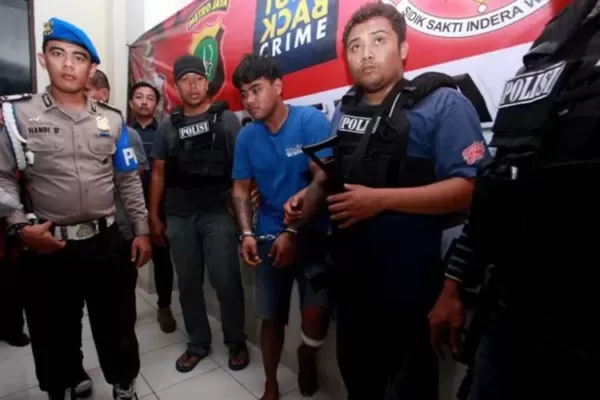 Pembunuhan Sadis, Korban Ditusuk Pisau di Leher