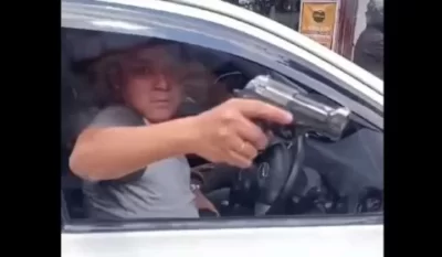 Polisi Tangkap Pemobil yang Todongkan Pistol ke Pengendara Lain di Mampang