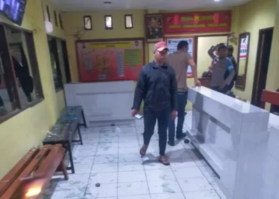 Polres Jayawijaya Diserang Oknum TNI, Kaca Kantor Rusak