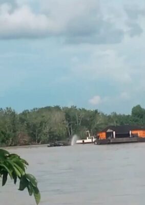Tarik Tongkang Batu Bara, Tagboat Sumber 4 Tengelam di Simpang 3 Tembesi