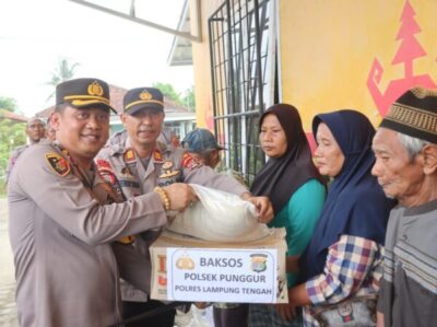 Cooling System Jelang Pilkada 2024, Kapolres Lampung Tengah Berikan Bantuan Sosial Kepada Masyarakat Membutuhkan