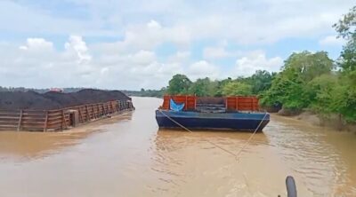 AWaSI Soroti Kapal Tongkang Batu Bara di Sungai Batanghari