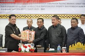 DPRD Tulangbawang Barat Menyampaikan Raperda Pertanggungjawaban APBD Tahun 2023 dan Raperda RPJPD Tahun 2025-2045