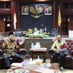 Pj. Gubernur Samsudin Terima Kunjungan Kerja Ketua Bawaslu Lampung Iskardo P. Panggar Beserta Jajaran