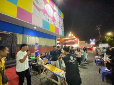 Iqbal Ardiansyah Ajak Pengunjung Angkringan Bermain Fun Game