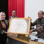 Pj. Gubernur Raih Penghargaan atas Kontribusi Membina Pengembangan Teknologi Tepat Guna Inovasi Daerah dari Menteri PDTT