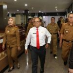 Pj. Gubernur Samsudin Didampingi Sekdaprov Fahrizal dan Jajaran Pejabat Tinggi Pratama Kunjungi DPRD Lampung