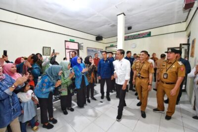 Presiden Joko Widodo Didampingi Sejumlah Menteri dan Pj. Gubernur Samsudin Melakukan Kunjungan ke RSUD Alimuddin Umar, Lampung Barat