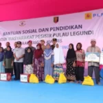 Dorong Kemajuan Pendidikan dan Akses Digital di Daerah Terpencil, Pj. Gubernur Lampung Serahkan Bantuan TJSL PT. PLN di Pulau Legundi