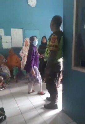Mak Mak Geruduk PDAM di Mendalo Darat, Dipicu Air PDAM Sering Tak Mengalir