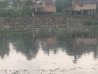 Di guyur hujan semalaman tonan sampah tumpah ke danau Sipin