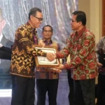 Sekdaprov Lampung Raih Predikat Terbaik Penghargaan Digital Leadership Government Awards 2024