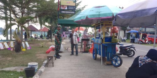 Babinsa Pelayangan Beri Motivasi kepada Pedagang Kaki Lima