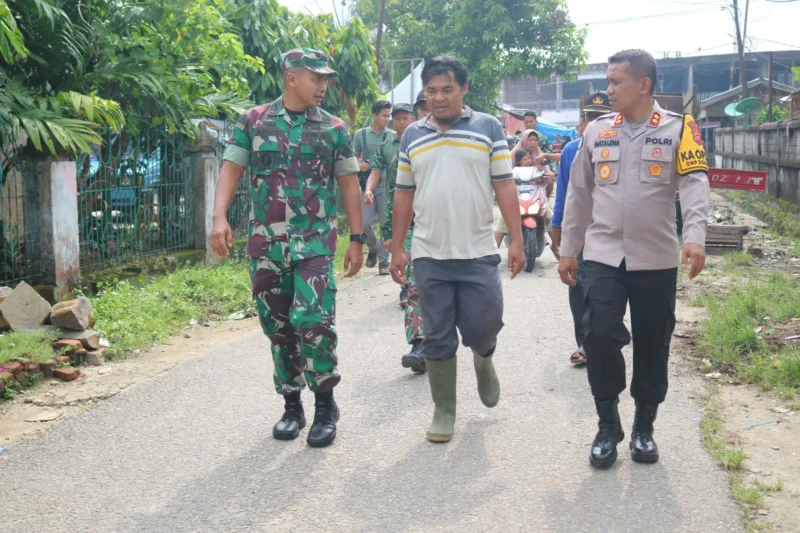 Peringati HUT Ke-79 TNI , Dandim 0416/Bute Pimpin Giat Karya Bakti di Pasar Atas Muaro Bungo