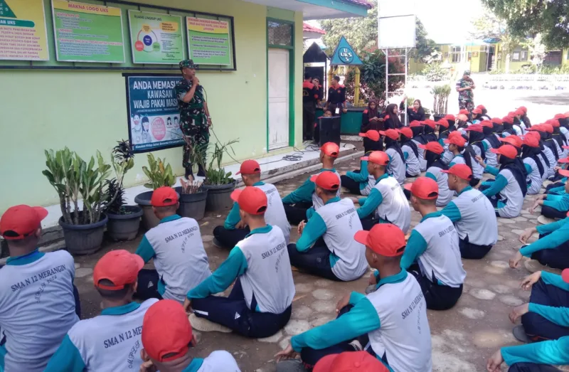 Merangin Satukomando.com Danramil 420-09/Bangko Berikan Materi LKBB, TUS, dan TUM kepada Siswa SMA 12 Merangin