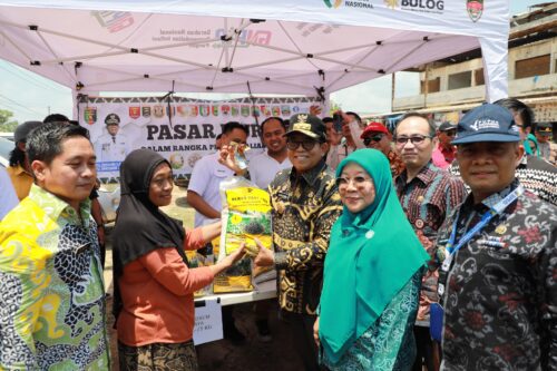 Pastikan Ketersediaan dan Kestabilan Harga, Pj. Gubernur Samsudin Pantau Bahan Kebutuhan Pokok di Pasar KTM Mesuji Timur