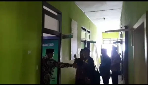 Keributan Tak Terbendung, Kemenag Tanjab Timur Hentikan Layanan Publik Picu Kemarahan Masyarakat