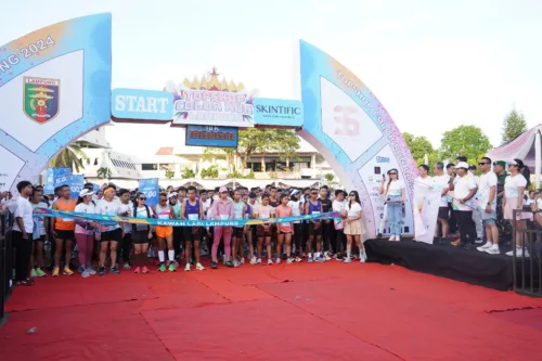 Semarakkan HAORNAS ke-41, Pj Gubernur Lampung Lepas Peserta TopShop Color Run 2024