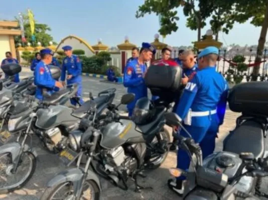 Pastikan Kendaraan Layak Pakai, Dir. Polairud Polda Jambi Kombes Pol. Agus Tri Waluyo Lakukan Pemeriksaan Kelengkapan Kendaraan Dinas