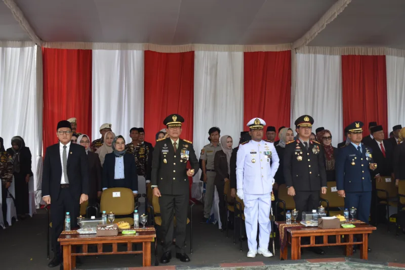 Bersama Forkopimda Provinsi Lampung, Danrem 043/Gatam Ikuti Upacara Memperingati Hari Pahlawan Ke-79 Tahun 2024