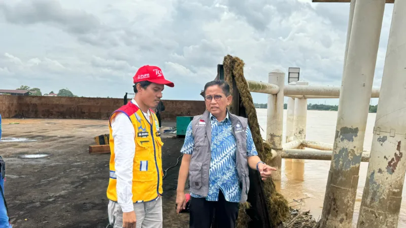 Jembatan Aurduri Ditabrak Tongkang, H. Bakri Tinjau Langsung dan Serukan Penghentian Angkutan Berat