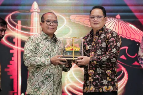 Pj. Gubernur Lampung Tandatangani Kerja Sama KUB Bank Lampung dan Bank Jatim