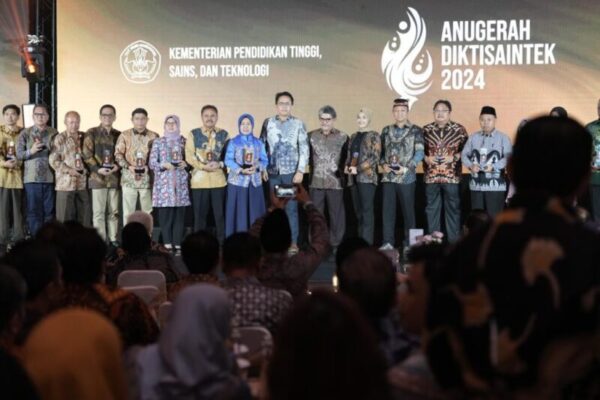 Unila Borong Tiga Emas, Satu Perunggu, dan Terbaik Satu Anugerah Diktisaintek 2024