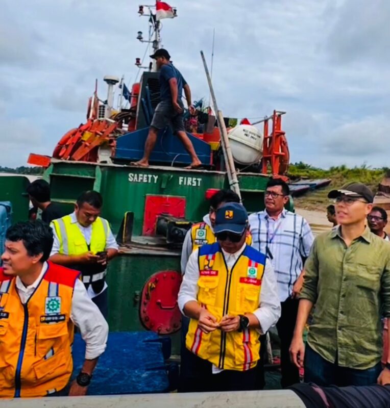 Pasca Insiden Ditabrak, Kasubdit Gakkum Ditpolairud Polda Jambi Lakukan Pengecekan Perbaikan Tiang Fender Jembatan Aur Duri 1