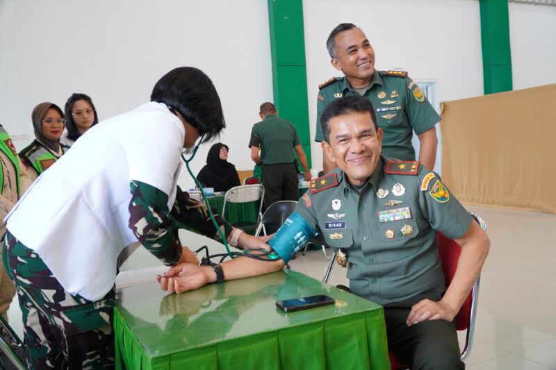 Peringati HUT Ke-79 Tahun 2025, Persit KCK Koorcab Rem 043 PD II/Swj Gelar Donor Darah Dan Penyuluhan Kesehatan