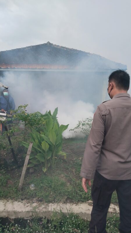 Musim Penghujan, Polres Pesisir Barat Bersama Warga Gencar Berantas Sarang Nyamuk DBD