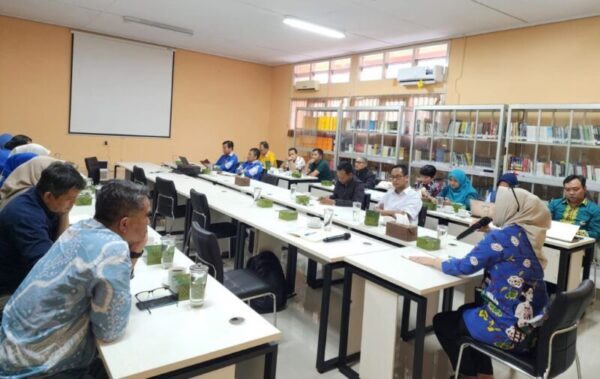 Rapim Perdana: Dekan FISIP Unila Beri Arahan kepada Jajaran Pimpinan FISIP Unila