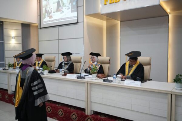 FEB Gelar Sidang Ujian Terbuka Promosi Doktor untuk Ida Jaya