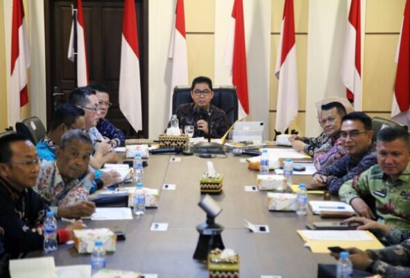 Pj. Sekdaprov Fredy SM Pimpin Rapat Penyelenggaraan Haji Tahun 2025