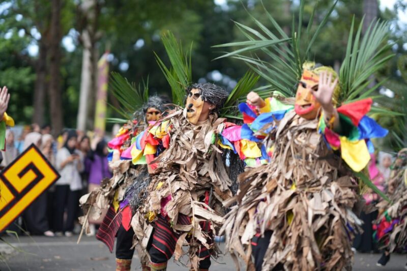 FKIP Unila Gelar Karnaval dan Muhibah Seni dalam Rangka Dies Natalis ke-57