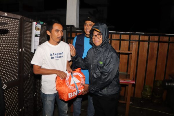 Respon Cepat, Pj. Gubernur Samsudin Tinjau Sejumlah Korban di Lokasi Bencana Akibat Hujan Lebat dan Angin Kencang