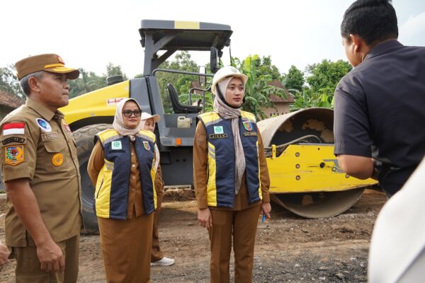 Wagub Jihan Nurlela Resmikan Dimulainya Perbaikan  Ruas Jalan Di Kabupaten Lampung Timur