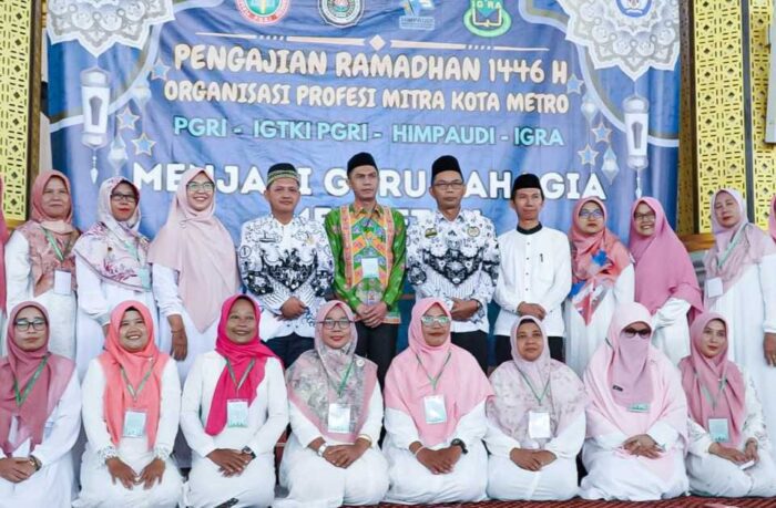 Sekda Kota Metro Buka Pengajian Ramadhan Masjid Taqwa, Menjadi Guru Bahagia, Mencetak Generasi Mulia